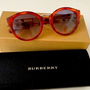 BURBERRY 4227 SUNGLASSES. Great condition. Like new. 100% authentic. Comes w/box
